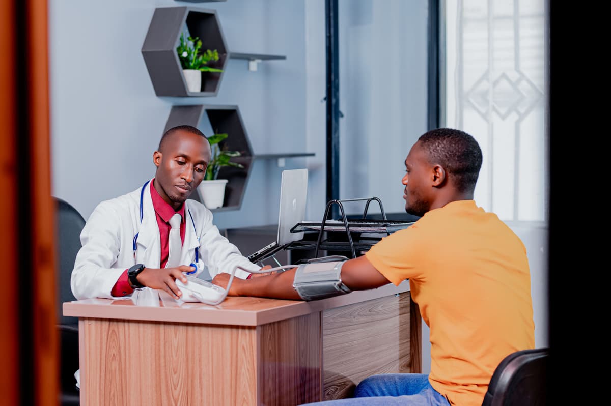 Photo of Nutritionist and Patient in consultation room