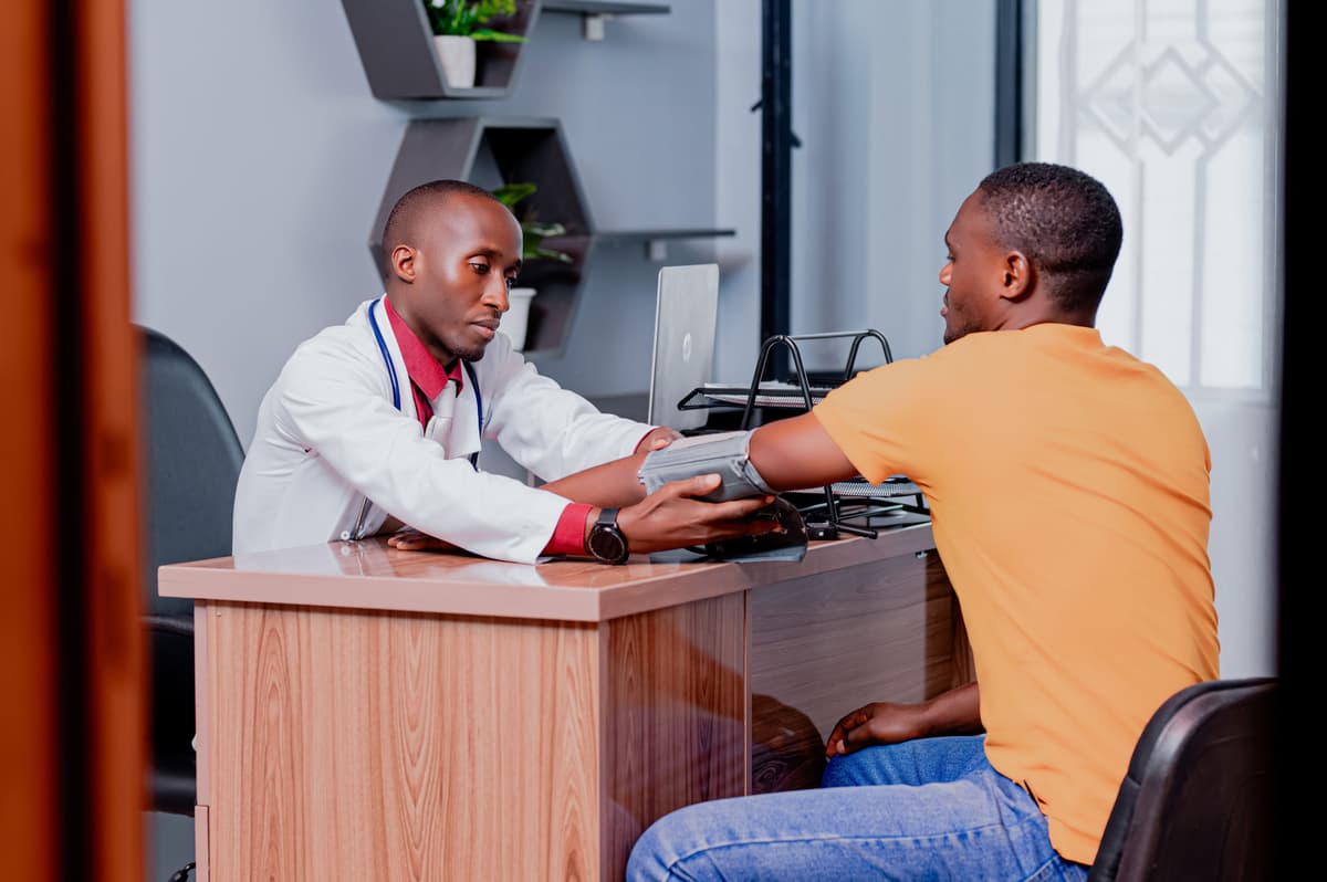 Photo of Nutritionist and Patient in consultation room